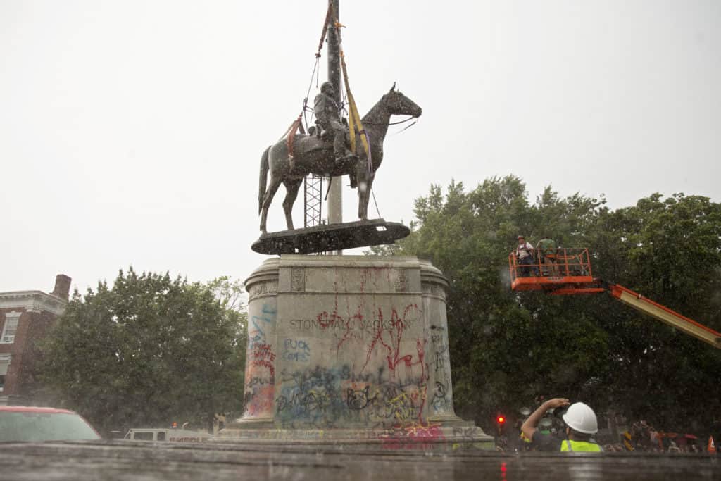 Stonewall Jackson statue 