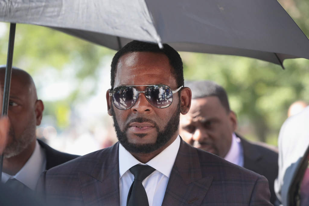 R. Kelly Reportedly Lost $900 Million Before His Sentencing | My Beautiful Black Ancestry