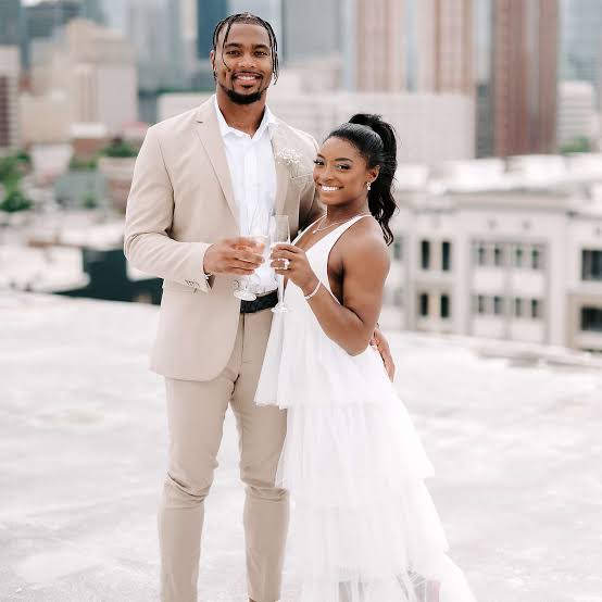Gold medalist Simone Biles and Fiancé Jonathan Owens are officially Married! 